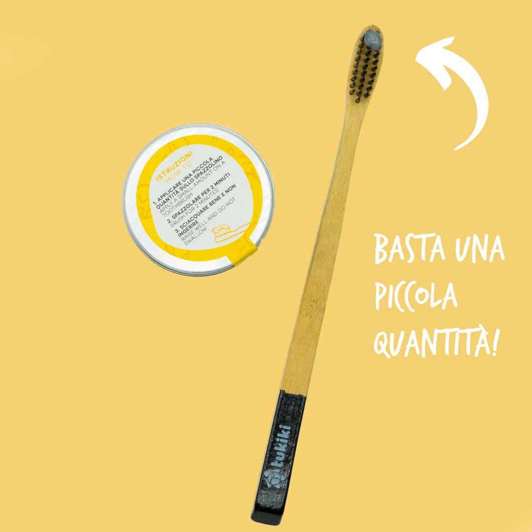 basta una piccola quantità di dentifricio in pasta in vasetto di vetro e senza fluoro